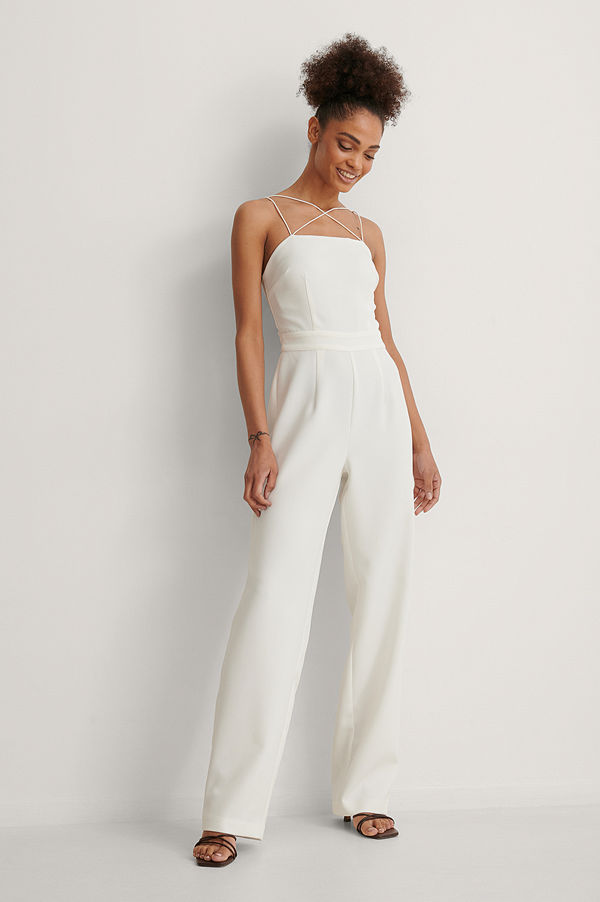 Curated Styles Jumpsuit Med Korsdetalj vit