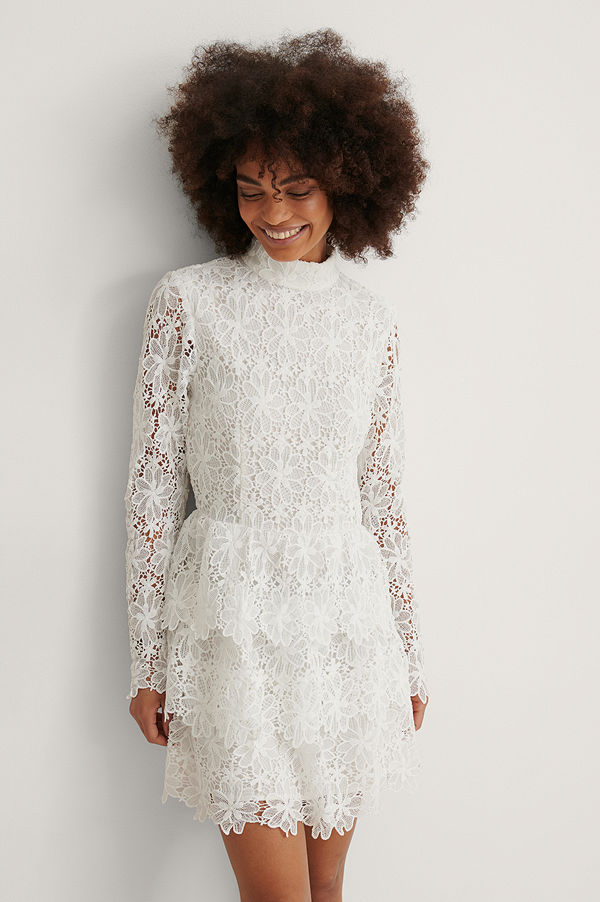 Curated Styles Broderad Klänning vit
