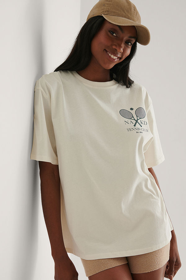 NA-KD Ekologisk T-shirt Med Tennis Club-tryck offvit