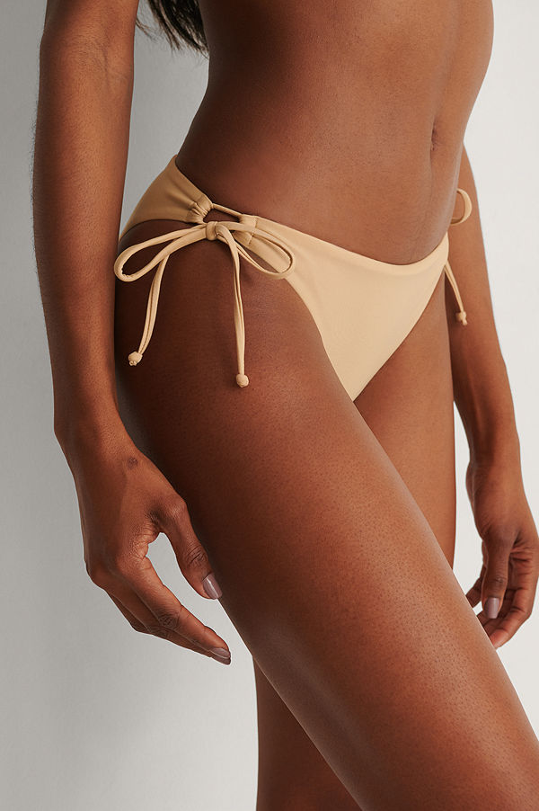Marije Zuurveld x NA-KD Recycled Bikiniunderdel beige