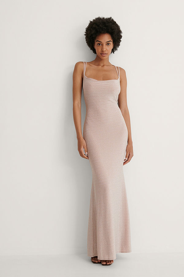 Curated Styles Waterfall Maxiklänning Med Slits Bak rosa