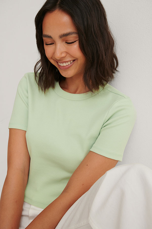 Louise Madsen x NA-KD Ekologisk Bas-t-shirt grön