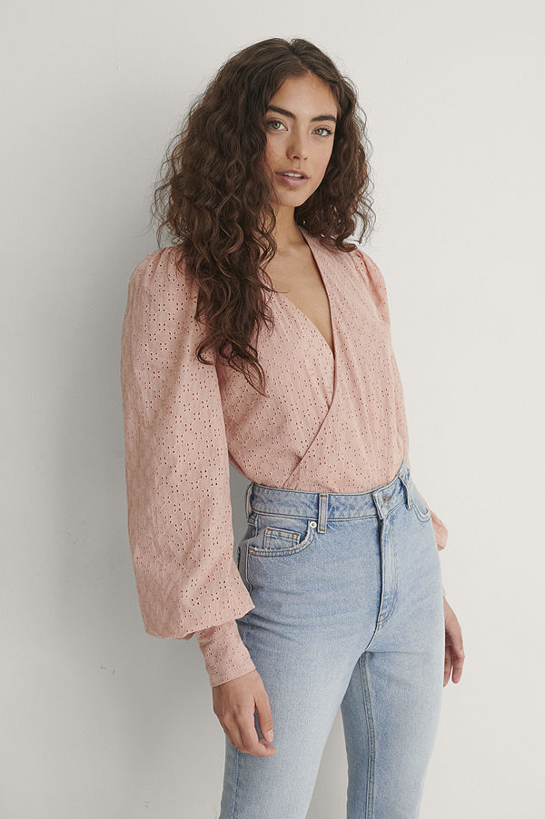 Sanne de Kramer x NA-KD Omlottbody rosa
