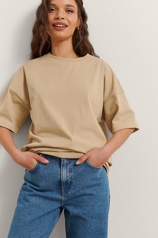 Rianne Meijer x NA-KD Ekologisk Basic T-shirt beige