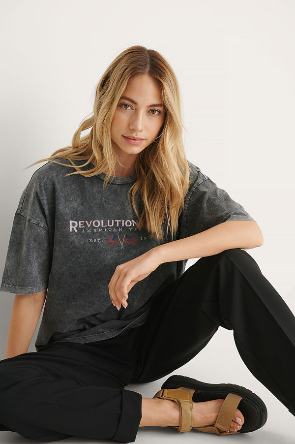 NA-KD Trend Ekologisk T-shirt Med Revolution Tour Tryck grå