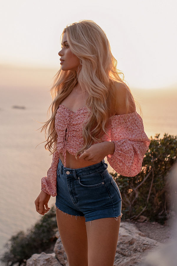 Pamela x NA-KD Reborn Recycled Off Shoulder-blus rosa