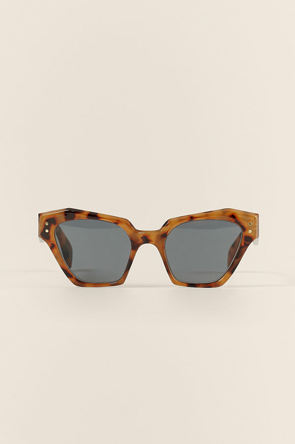 NA-KD Accessories Solglasögon Med Vinklad Cateyeform brun