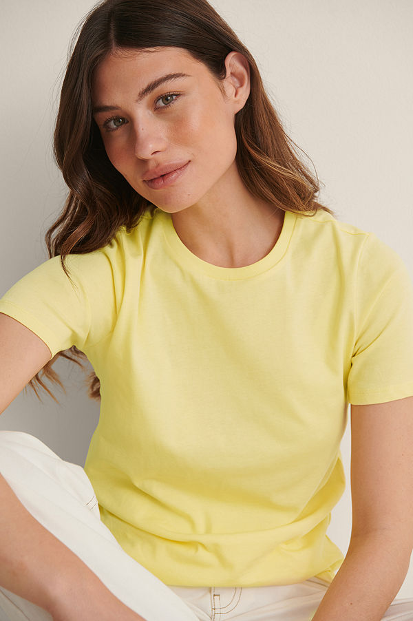 NA-KD Basic T-Shirt I Ekologisk Bomull Med Rund Hals gul