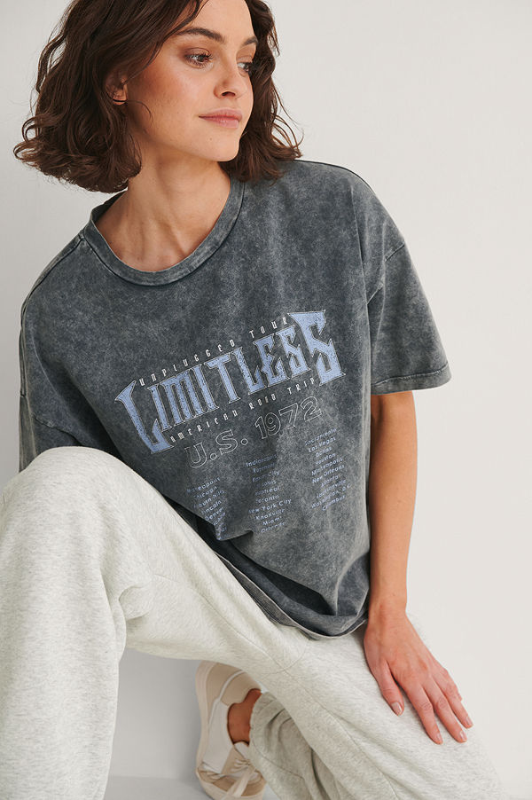 NA-KD Trend T-Shirt Med Limitless Tryck grå