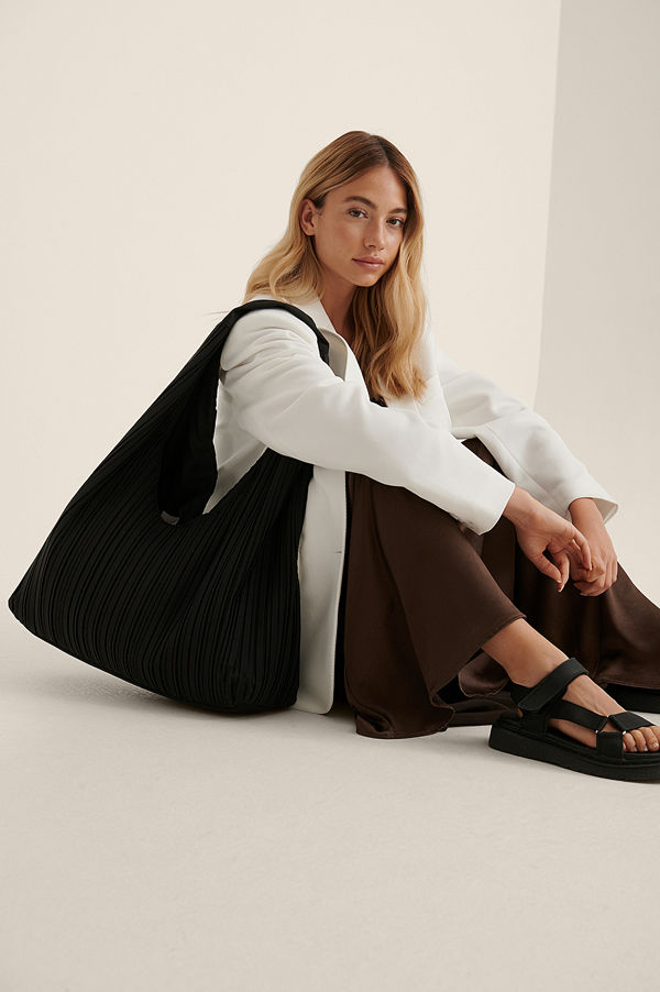 NA-KD Accessories Strukturerad Shoppingväska svart axelväska
