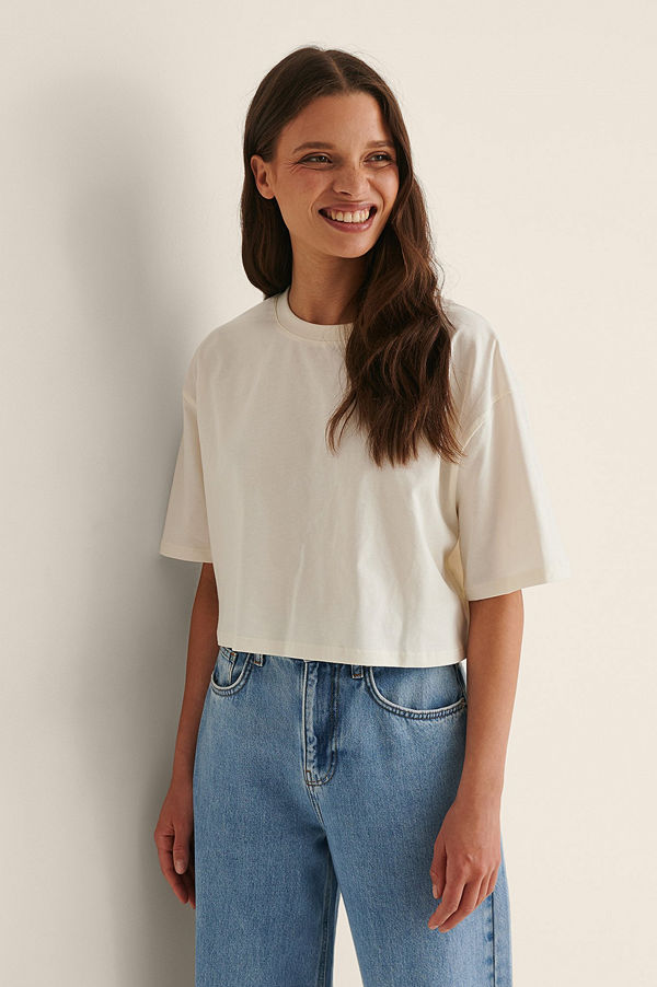 NA-KD Basic Ekologisk Croppad Oversized T-Shirt Med Rund Halsringning offvit