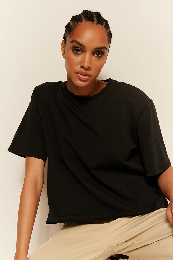 Oumayma x NA-KD Ekologisk T-shirt Med Axelvaddar svart