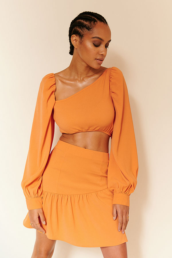 Oumayma x NA-KD Croppad Topp Med Ballongärm orange