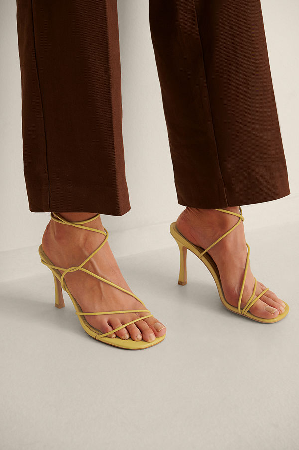 NA-KD Shoes Högklackade skor med rund tå gul
