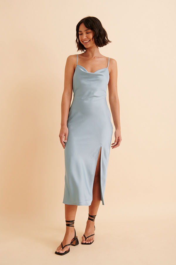 Curated Styles Recycled satinklänning med slits blå