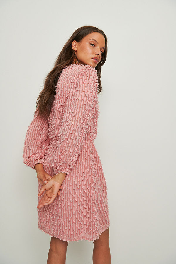 NA-KD Boho Klänning med luddig textur rosa