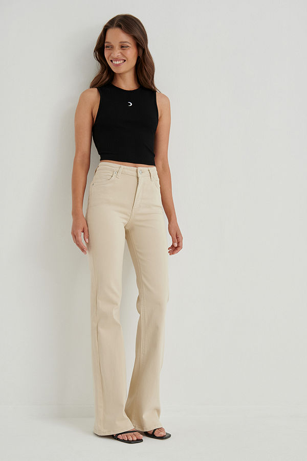 Anna Briand x NA-KD Utsvängda jeans med medium midja beige