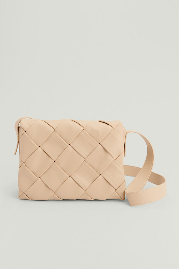 NA-KD Accessories beige axelväska Vävd Crossbodyväska offvit