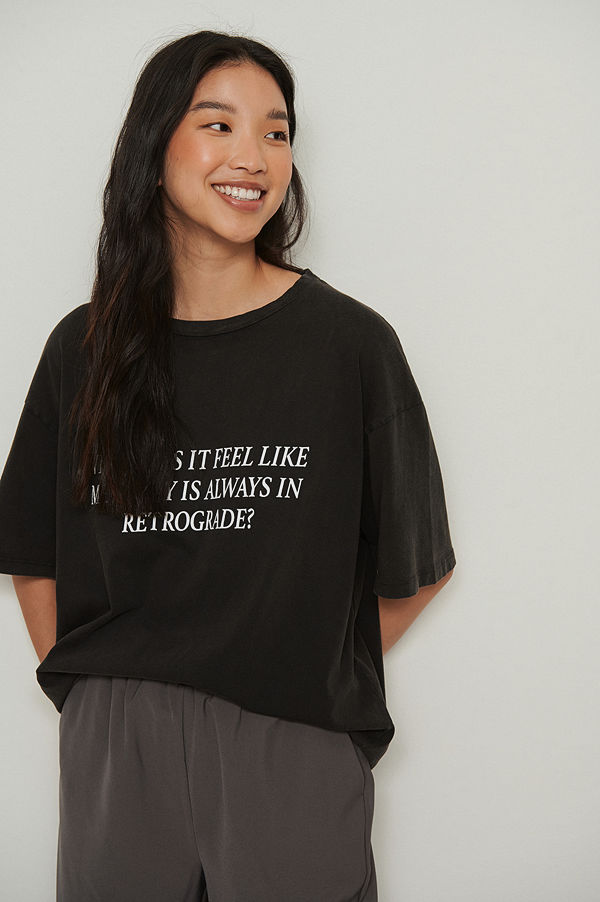 NA-KD Trend Ekologisk t-shirt med Acid Wash tryck svart