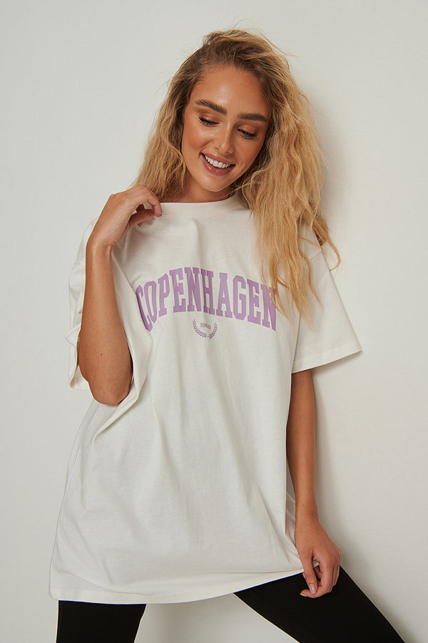 NA-KD Trend Ekologisk oversize t-shirt med city tryck offvit