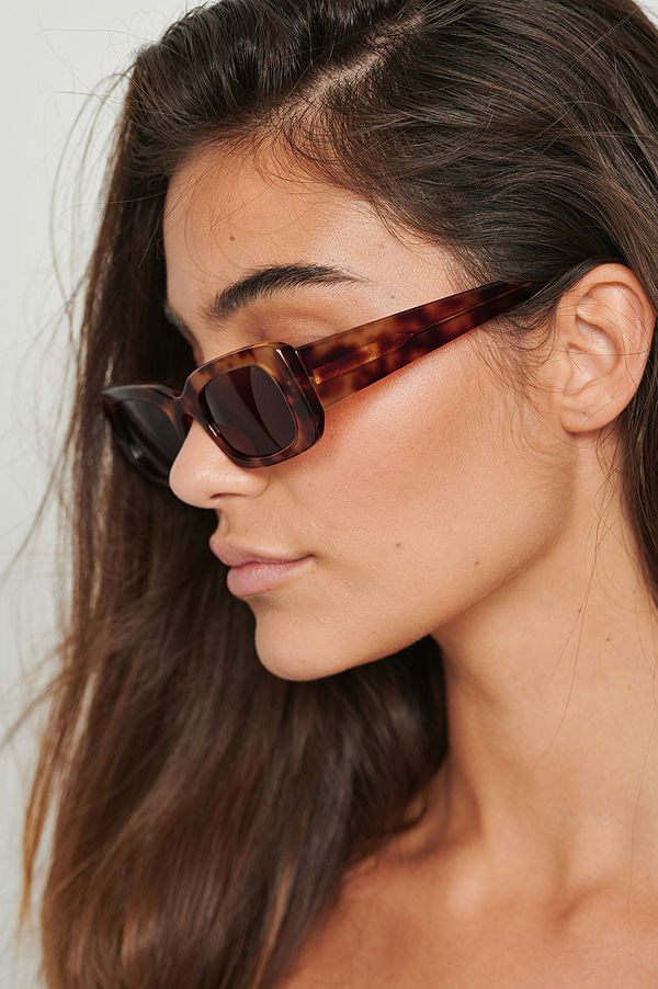 NA-KD Accessories Breda solglasögon med retrobågar i acetat brun