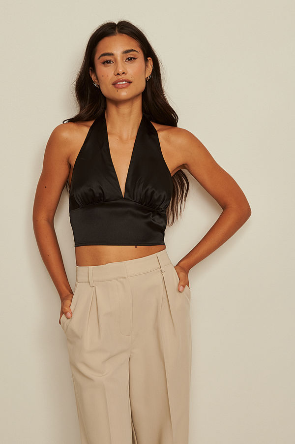 Amaka Hamelijnck x NA-KD Halterneck Topp Med Knyt Bak svart