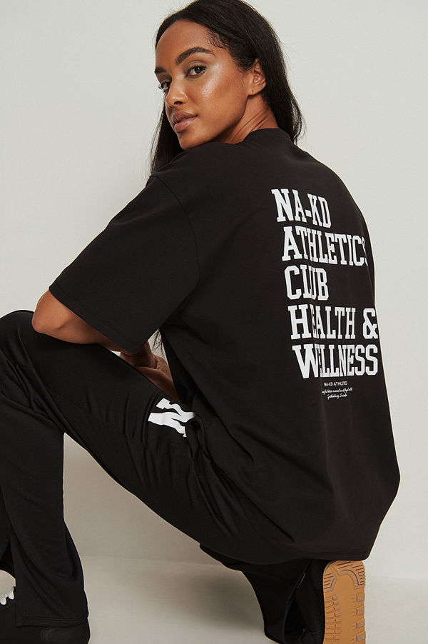 NA-KD Trend Ekologisk oversize T-shirt med hög krage svart