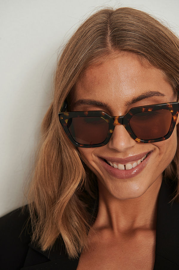 NA-KD Accessories Solglasögon med fyrkantiga acetatbågar brun