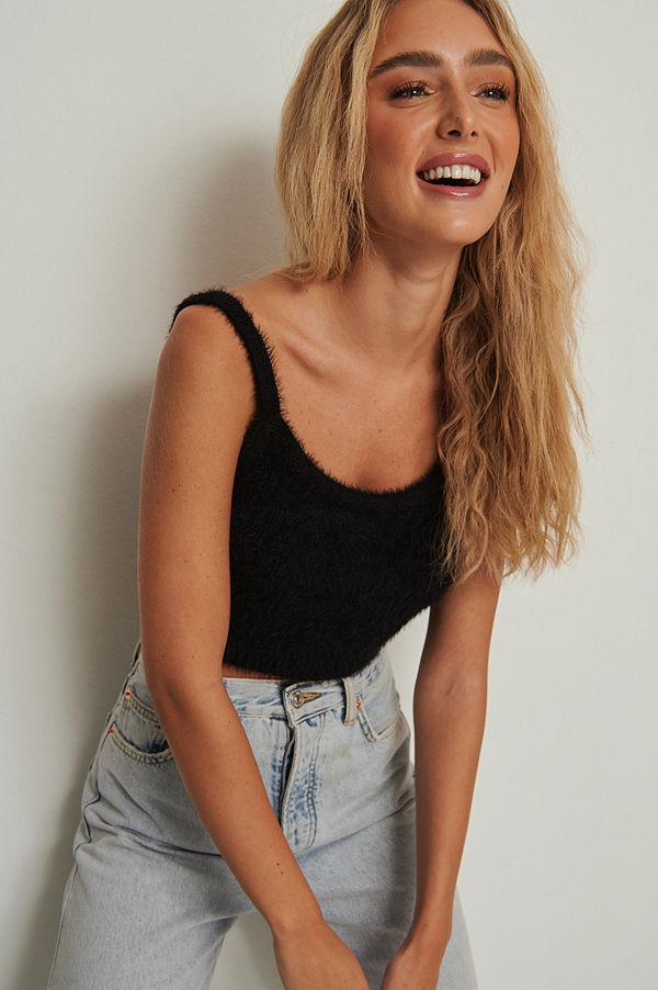 NA-KD Trend Fluffigt stickat croppat linne svart