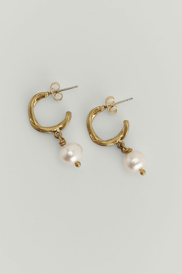 NA-KD Accessories smycke Recycled frostade hoopspärlörhängen guld