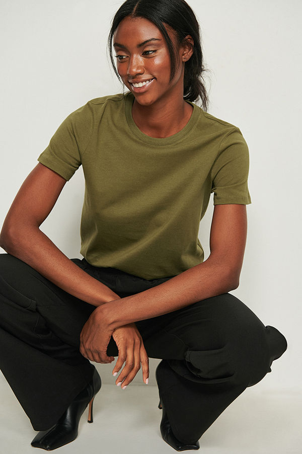NA-KD Basic T-shirt i ekologisk bomull med rund hals grön