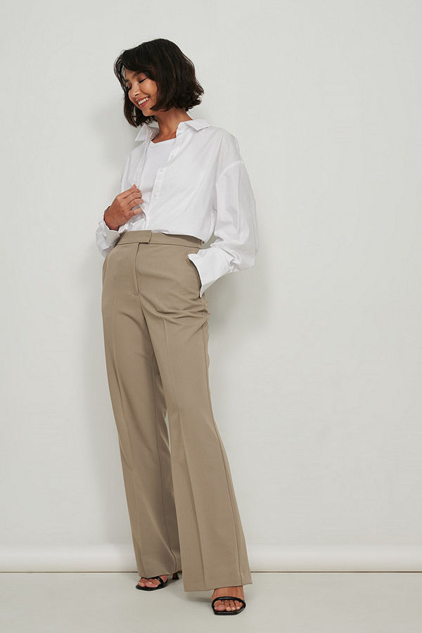 NA-KD Classic Kostymbyxor med slits bak beige omönstrade