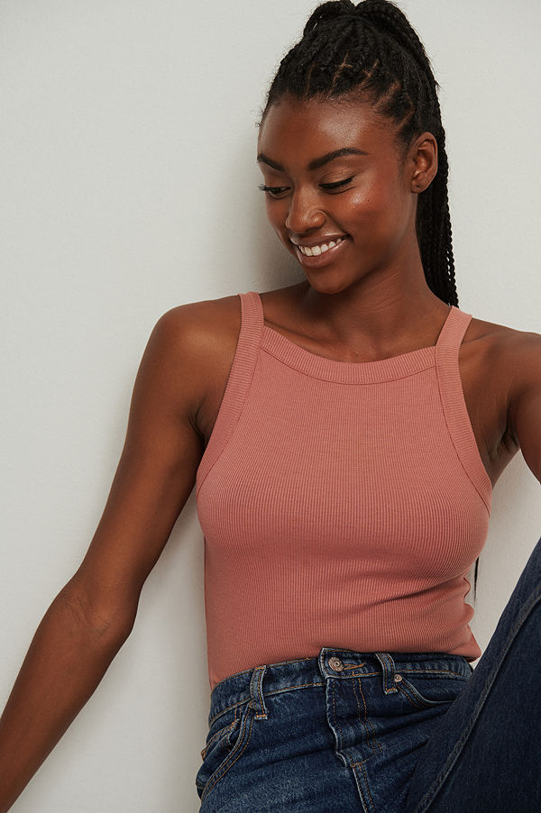 NA-KD Basic Recycled ribbstickad tanktopp med rund halsringning rosa