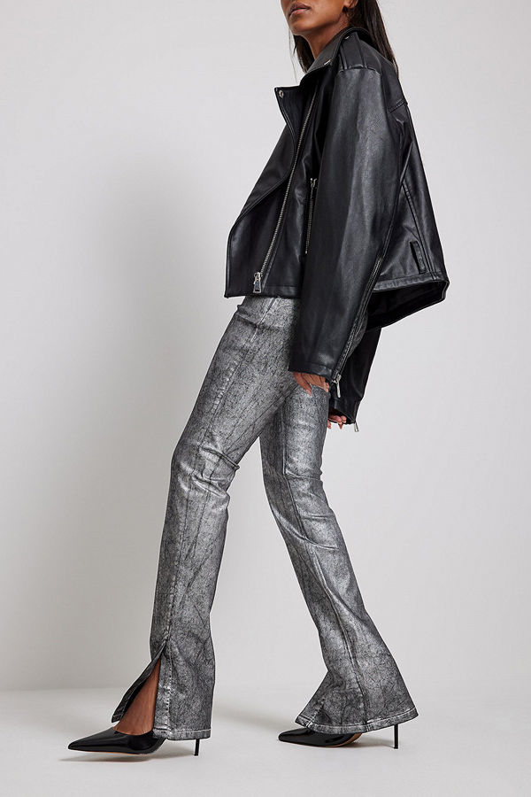 NA-KD Denim med slim fit och slits grå silver