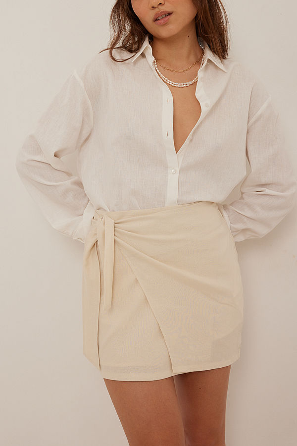 NA-KD Mini omlottkjol i linneblandning beige