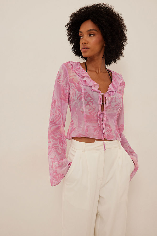 NA-KD Långärmad blus i chiffon med volangdetalj rosa flower