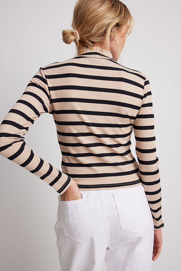 NA-KD Basic Ribbstickad randig halvpolo med långa ärmar stripe