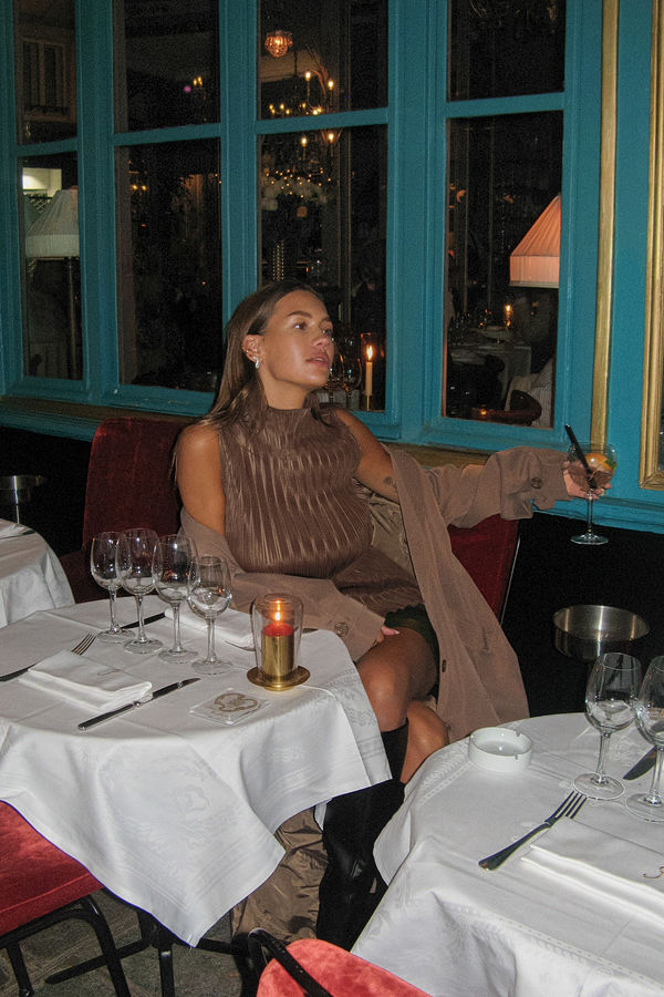 Victoria Waldau x NA-KD Plisserad asymmetrisk topp brun