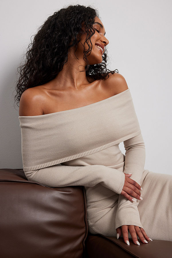 Rianne Meijer x NA-KD Offshoulder-miniklänning beige