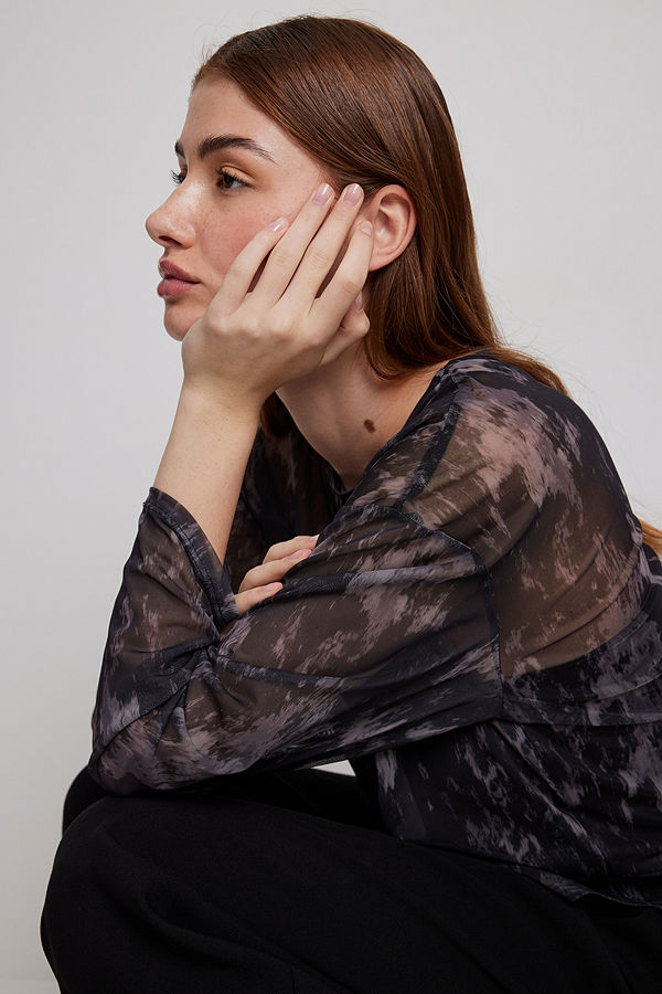 NA-KD Party Lös topp i mesh grå multicolor