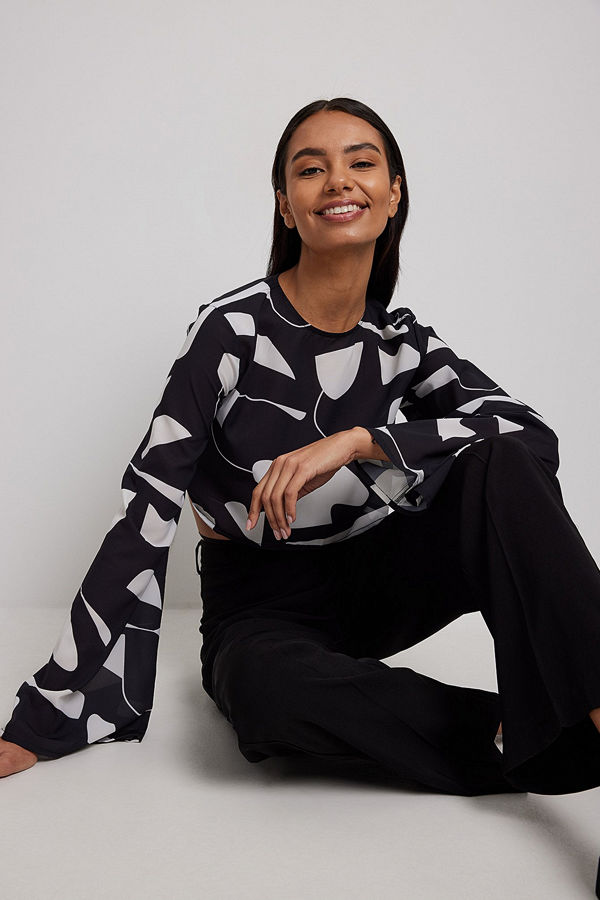NA-KD Blus med banddetalj och trumpetärmar multicolor
