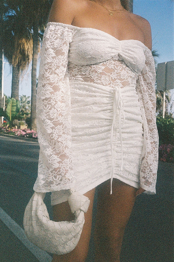 Lojsan Wallin x NA-KD Offshoulder-miniklänning vit