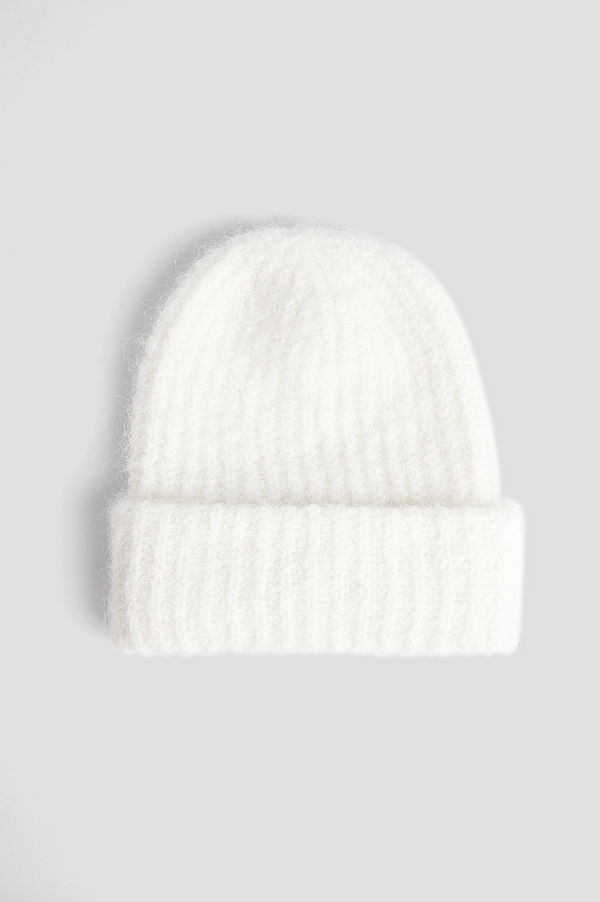 NA-KD Fluffig beanie vit