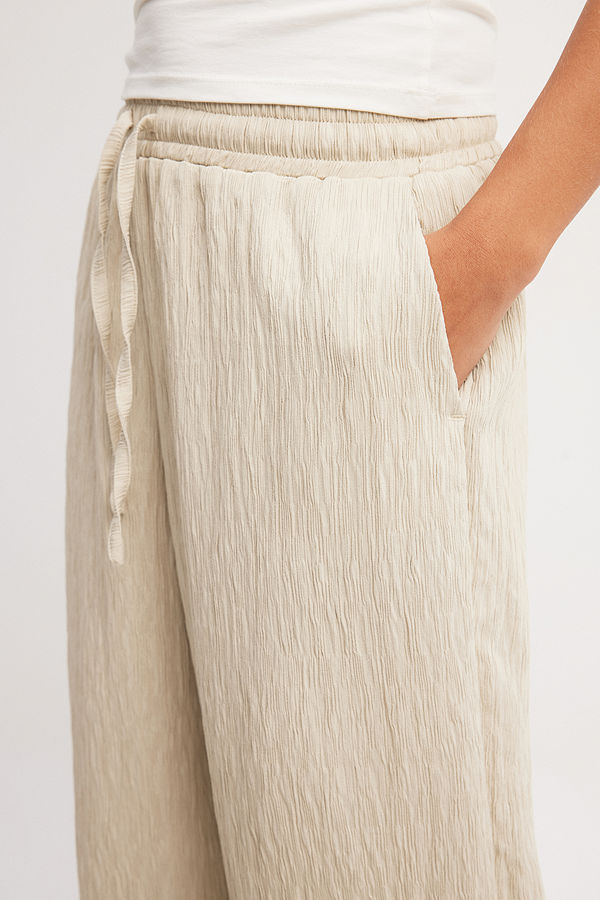 NA-KD Strukturerade byxor med elastisk midja beige