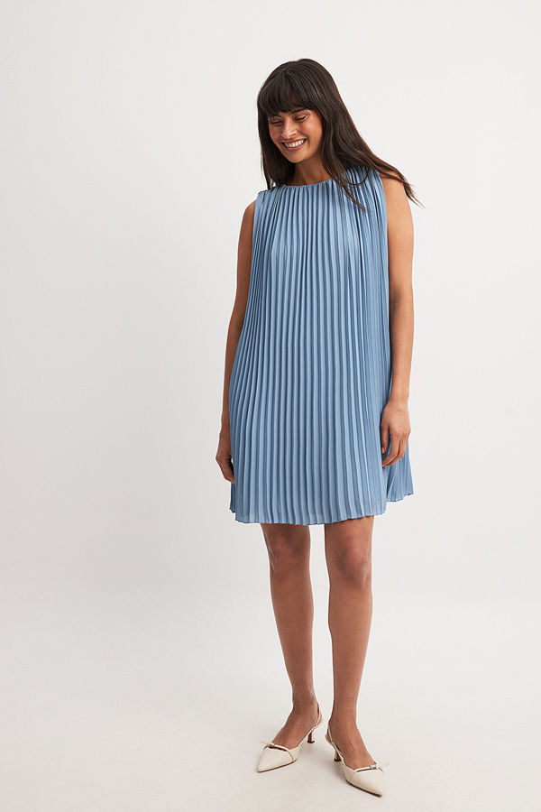 NA-KD Ärmlös plisserad miniklänning blå