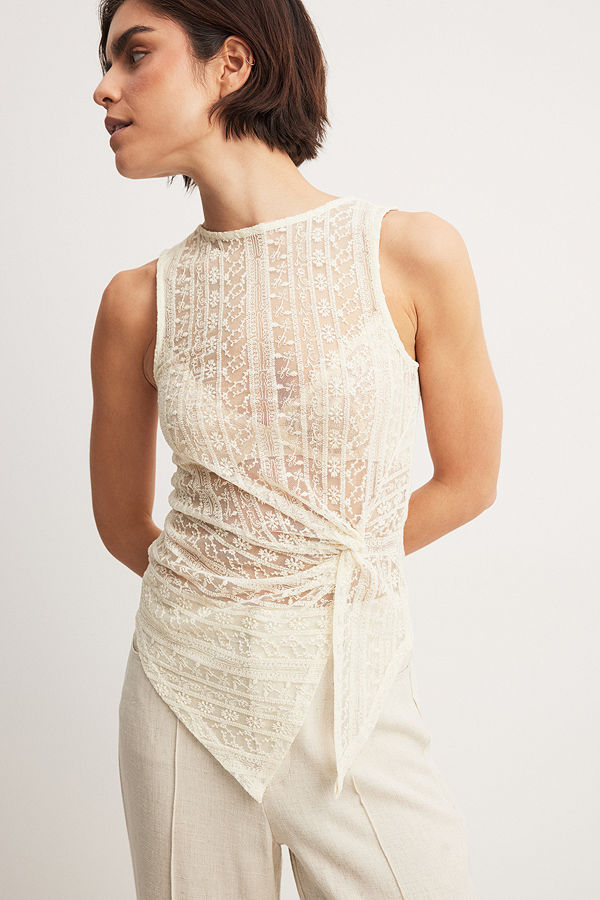 NA-KD Lace Twist Top offvit