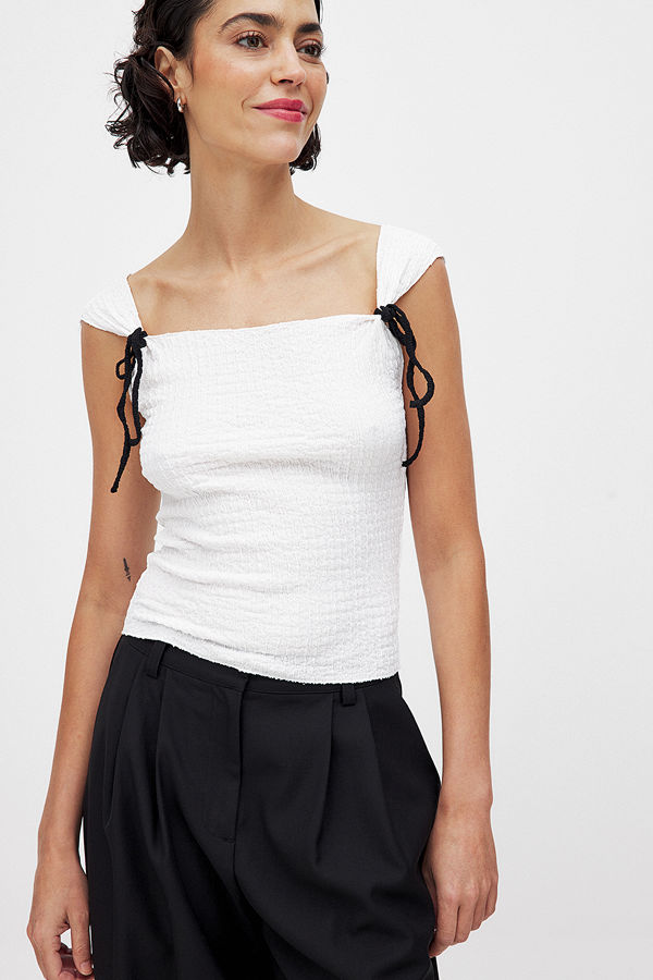 NA-KD Tie Shoulder Detail Top vit