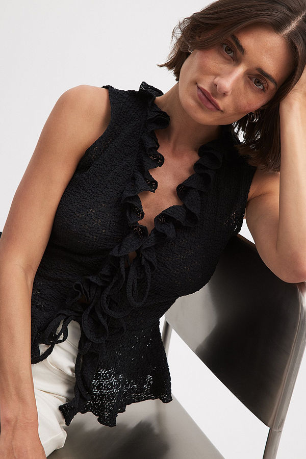 NA-KD Ärmlös topp med volang svart