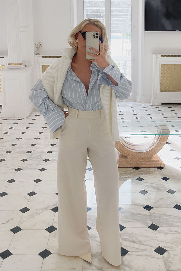 Laura Jade Stone x NA-KD Luftiga lösa byxor med hög midja beige