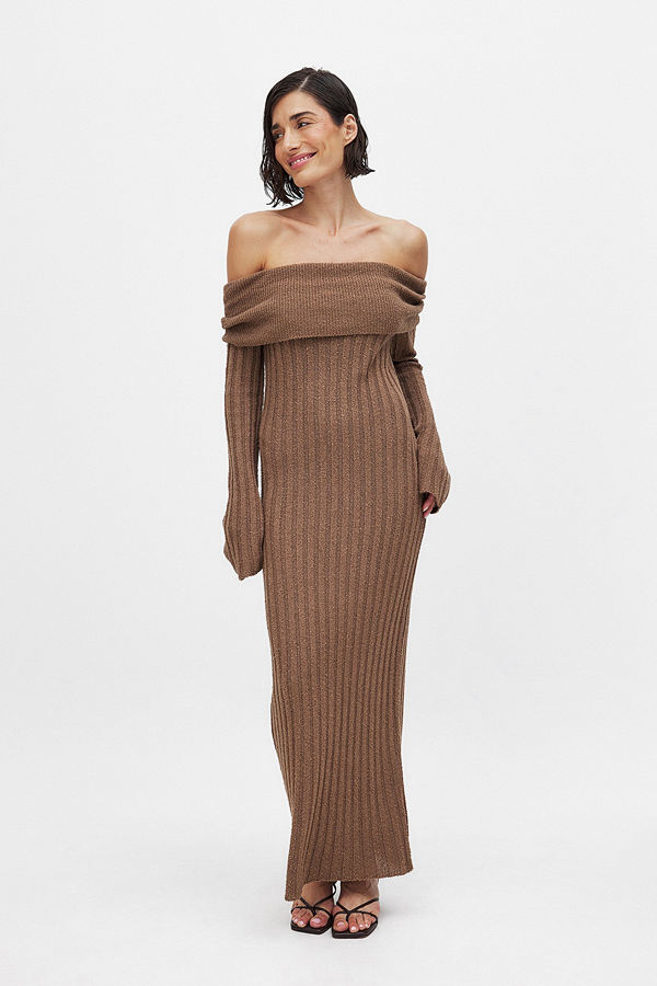 NA-KD Stickad offshoulder midiklänning brun